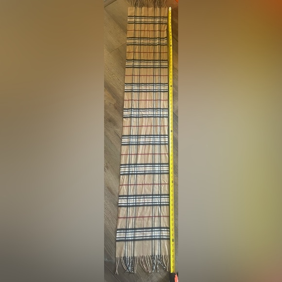 V. FRAAS Cashmink Tan and Black Plaid Scarf with Fringe. Excellent condition. - Picture 8 of 8